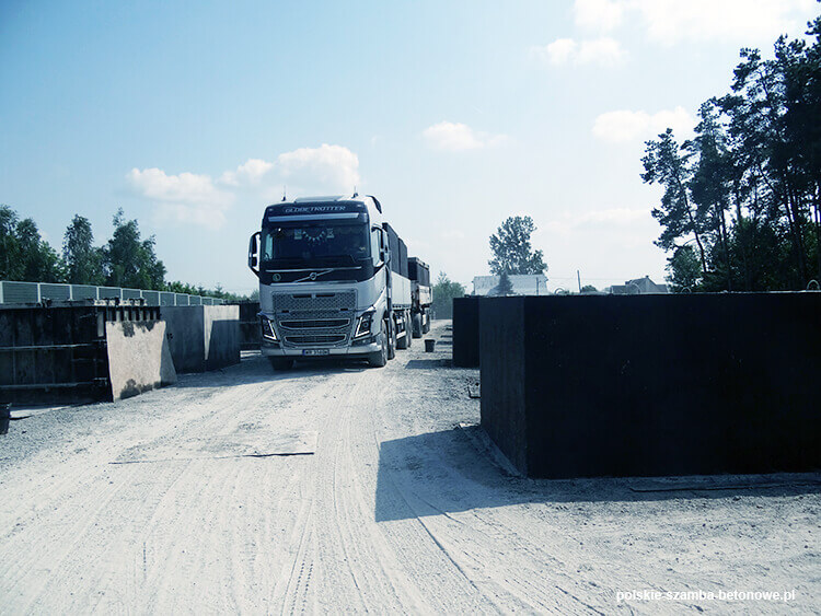 Transport szamb betonowych  w Kowarach